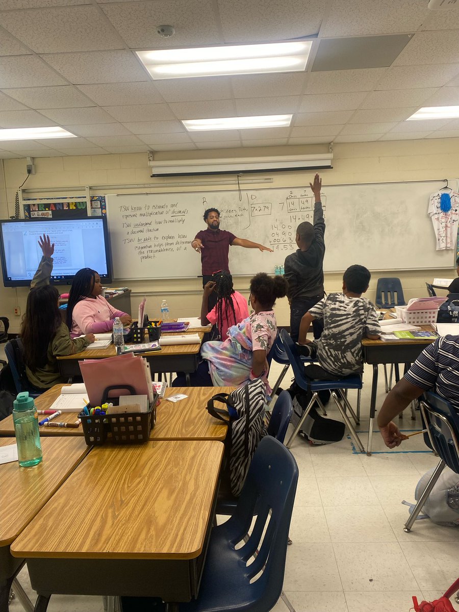 cmmonson1's tweet photo. This morning I had the opportunity to visit Mr. Anekwe’s class to model a math lesson. This afternoon, he delivered! Way to go Mr. A @SmithES_AISD 👏🏼👏🏼👏🏼 #AldineConnected #AboveAndBeyond #MathCoach @eureka_math https://t.co/5PdZdeUc0M
