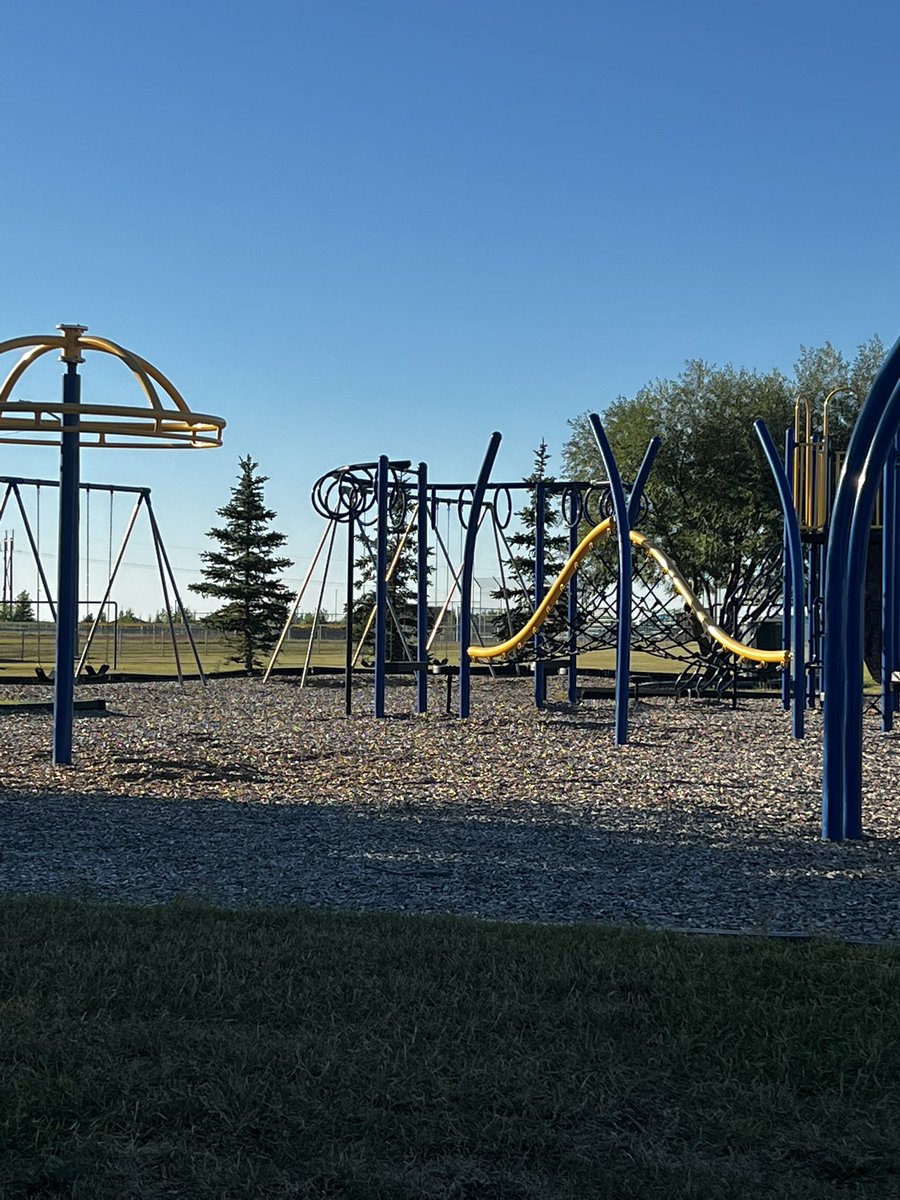 Thanks to <a href="/TownofSedgewick/">Town of Sedgewick</a> for hosting me tonight. Great questions about rural economic development . <a href="/BRAEDAlberta/">BRAED Alberta</a> is a powerhouse of a region. I took a few minutes to sit and enjoy the evening (and eat my supper) before hitting the highway for home. Life is great.