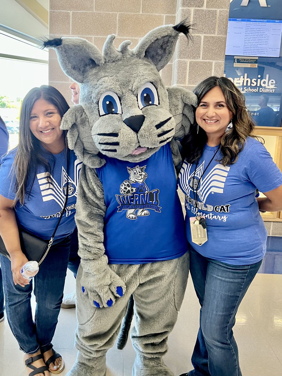 AMGuerra96's tweet photo. Ignited and just canโt hide it !! ๐@mrsdeemunoz #NISDConvocation2022 #NISDignited https://t.co/qwXT2nITUY