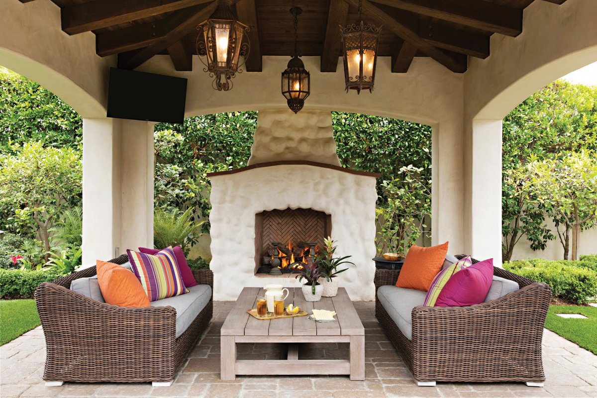 NewportBeachMag's tweet photo. Fire pits are bringing the heat to outdoor spaces in Newport Beach: https://t.co/fmPHro5I82 | Photo by Karyn Millet #newportbeach #fire #firepit #firepits #homedesign #homeanddesign #outdoor #backyard #summertime #entertaining #orangecounty #karynmillet #outdoordecor #decor https://t.co/HwT1FHXXgx