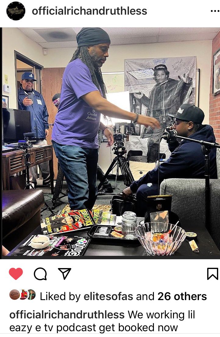 BlackFinnGypsy's tweet photo. E is always #working hard 🎧 #LilEazyE lileazy_e #instagram @ewrightjr #Twitter getting ready for his #TV #podcast😎 #Bookings #contact #RichAndRuthlessRecords #LilEazy https://t.co/O2onl51SAI #Rp in #Support 🇫🇮⚔️🇨🇦 #Compton to #Worldwide https://t.co/s2rvxPIG3V