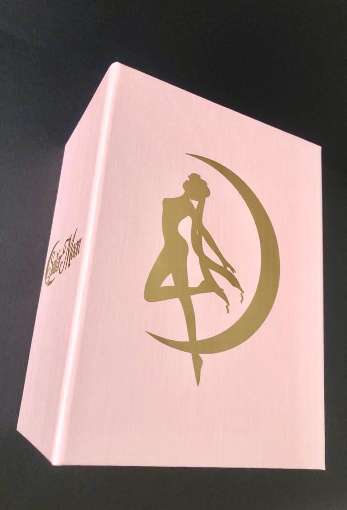 SailorMoonLAT's tweet photo. 🌙  ¡Así es la Caja Edición Limitada con la serie clásica de Sailor Moon en Blu-ray! ¿Quieren conocer el interior? 

📀 Apártala ahora | Más detalles aquí: https://t.co/Ff5qoYQVBE https://t.co/dHRejKaUtq
