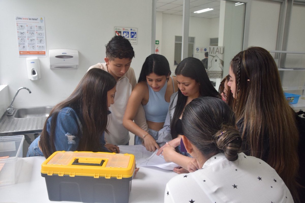 uammanizales's tweet photo. 📌 Así vivimos la celebración del Día de la Ingeniería en la Universidad Autónoma de Manizales (UAM). Charla inaugural, circuito de observación de ingeniería, Ring Pitch y un conservatorio. 💛💙

Visítanos en: https://t.co/gvkItMxXDl

#Ingeniería #RingPitch #DíaDelaIngeniería https://t.co/5QdBj75Agv