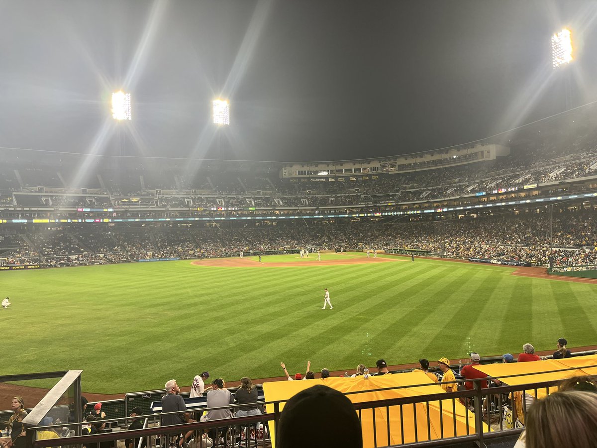 UpperDeckerPod's tweet photo. Big fan of changing seats mid-game and going wherever tf you want. https://t.co/3ZhvfSsFqa