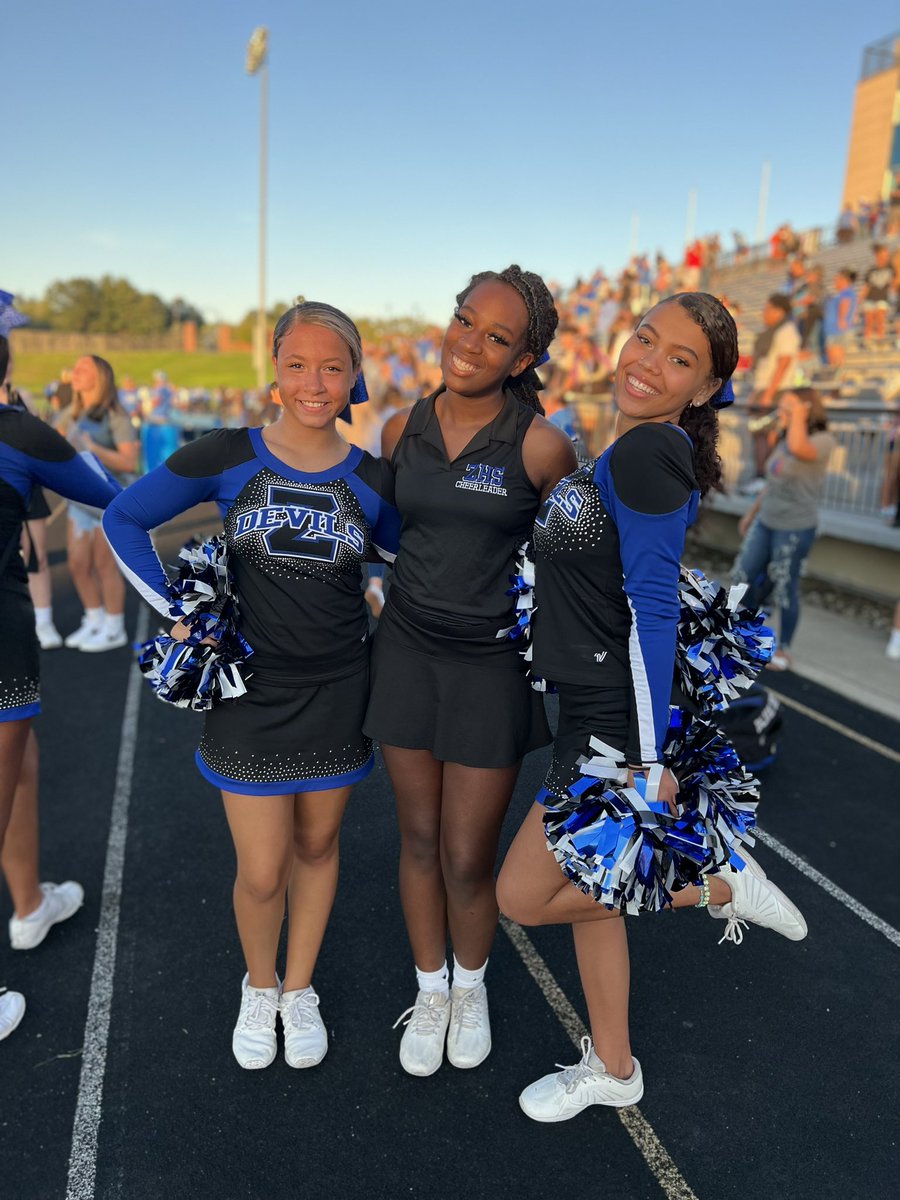 zanesvillecheer's tweet photo. Fall sports pep rally!! π£ππ€π€
#noknerk https://t.co/BloCNXn2gU