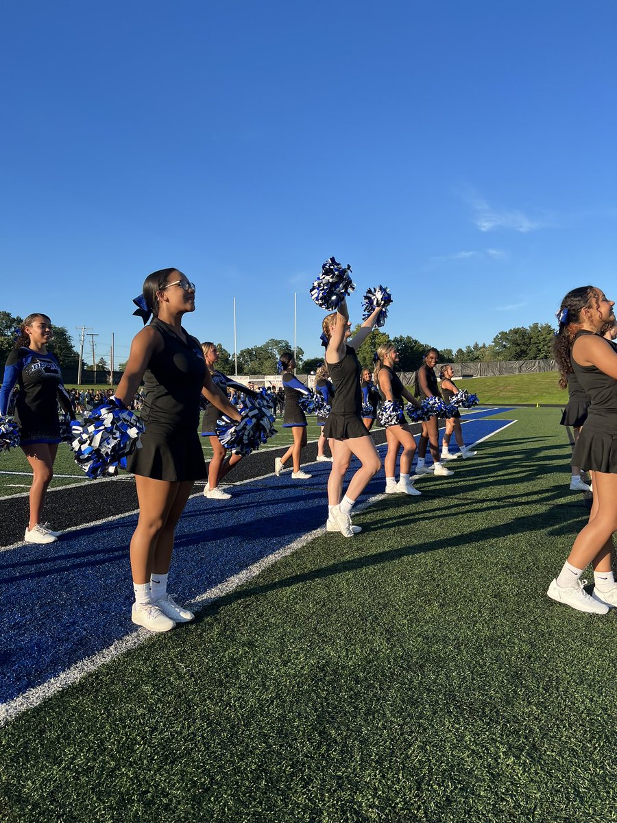 zanesvillecheer's tweet photo. Fall sports pep rally!! π£ππ€π€
#noknerk https://t.co/BloCNXn2gU
