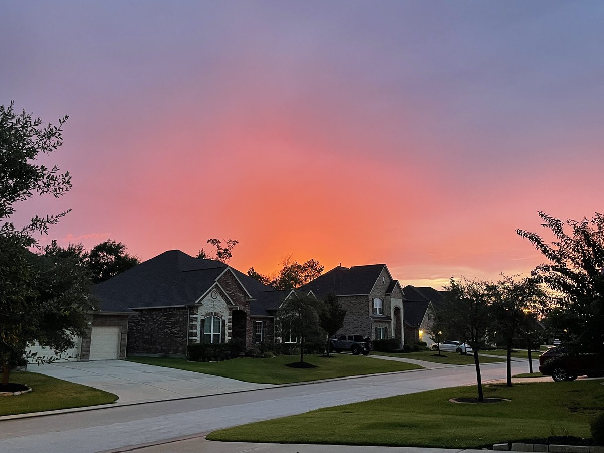 bethy825's tweet photo. Incredible sunset tonight!🌅@JeffLindner1 @DavidPaulKHOU https://t.co/YAlNlabqiF