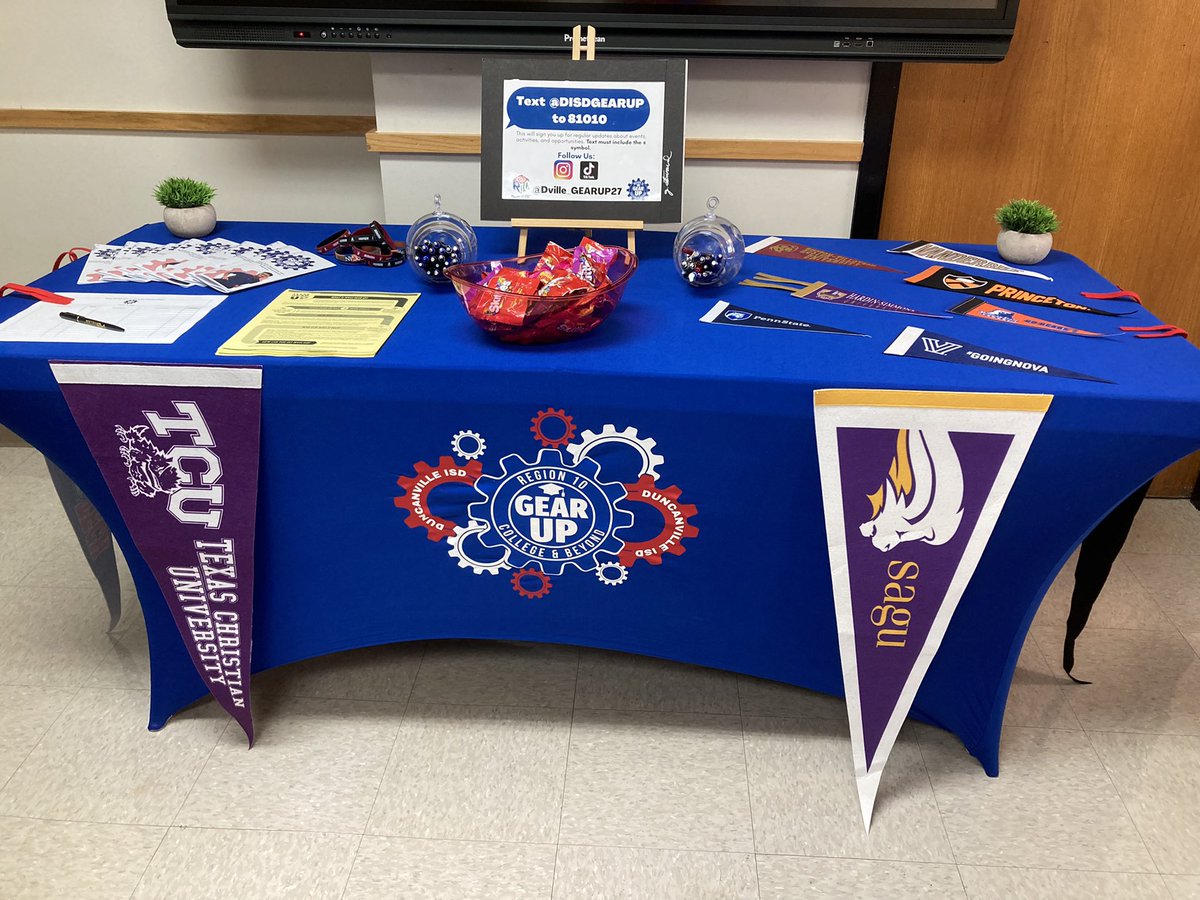 DVILLE_GEARUP27's tweet photo. Meet the Teacher night @ Reed Middle School was a success! GEAR UP Duncanville connected with so many families! @dvilleCTE @DuncanvilleISD https://t.co/0NLpUoj2OT