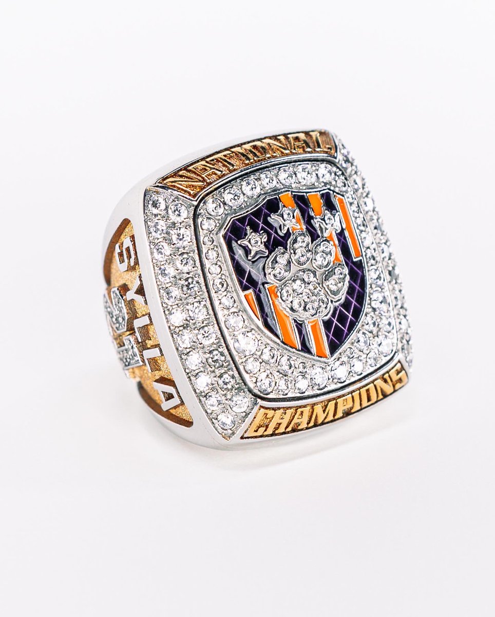 ClemsonMSoccer's tweet photo. Those are some really big rings!!! 💍🤩 

The 2021 National Champs just got some new drip 😏

#ClemsonUnited🧡💜 https://t.co/kqULbfgSwI