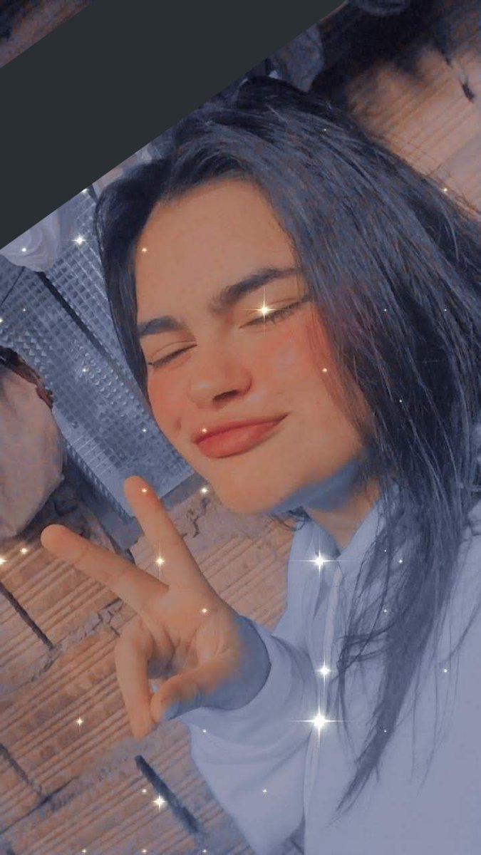 brwnrdz's tweet photo. Hola soy Liz, mi antiguo @ era sebasmysmile, estuve lejos un tiempo, pero en realidad si extrañaba a Sebastián mucho, ahora staneo a kit connor, Colombiana, 20 años, los quiero y extraño mucho. #PDCday #PiezasdelcuboDAY https://t.co/eP3YNTsLRV