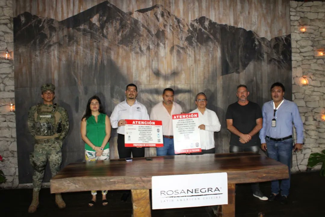OscarAparicioA's tweet photo. Dando continuidad al #TulumSeguro que nuestro presidente municipal, Marciano Dzul Caamal ha garantizado, se colocaron placas en 4 diferentes establecimientos, 2 del Grupo Anderson's y otros dos del grupo Rosa Negra ubicados en la Zona Hotelera. https://t.co/fONFTO7wRv