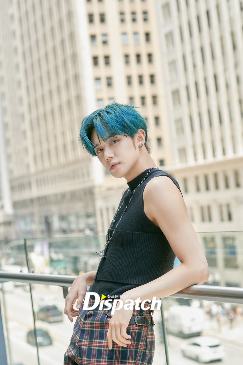 txt_sarangdan2's tweet photo. [Hⓓ포토] ＂도시의 천사＂ ㅣ'TXT' 연준 (출처 : 디스패치 | 네이버 TV연예) https://t.co/RC2Jv4pAgw https://t.co/cZZRjDUWLt