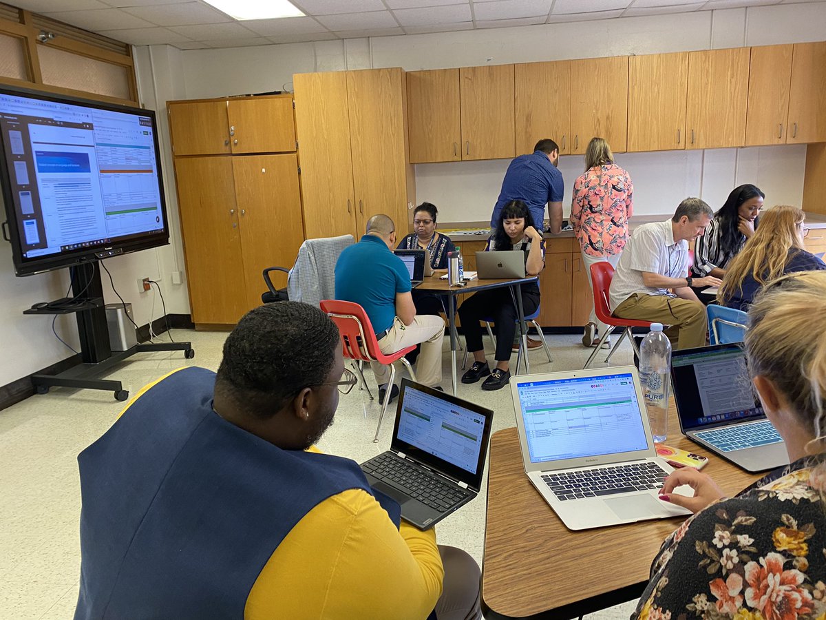 chuckyviernes's tweet photo. Franklin Falcon staff engaged in an IB MYP learning community.  A lot of great ideas on how to extend learning beyond the walls of their classrooms. #thefutureisBRIGHT at BFIEA @temesgenasmerom @MRamirezDISD @dallasschools https://t.co/7o2OfZCiPs