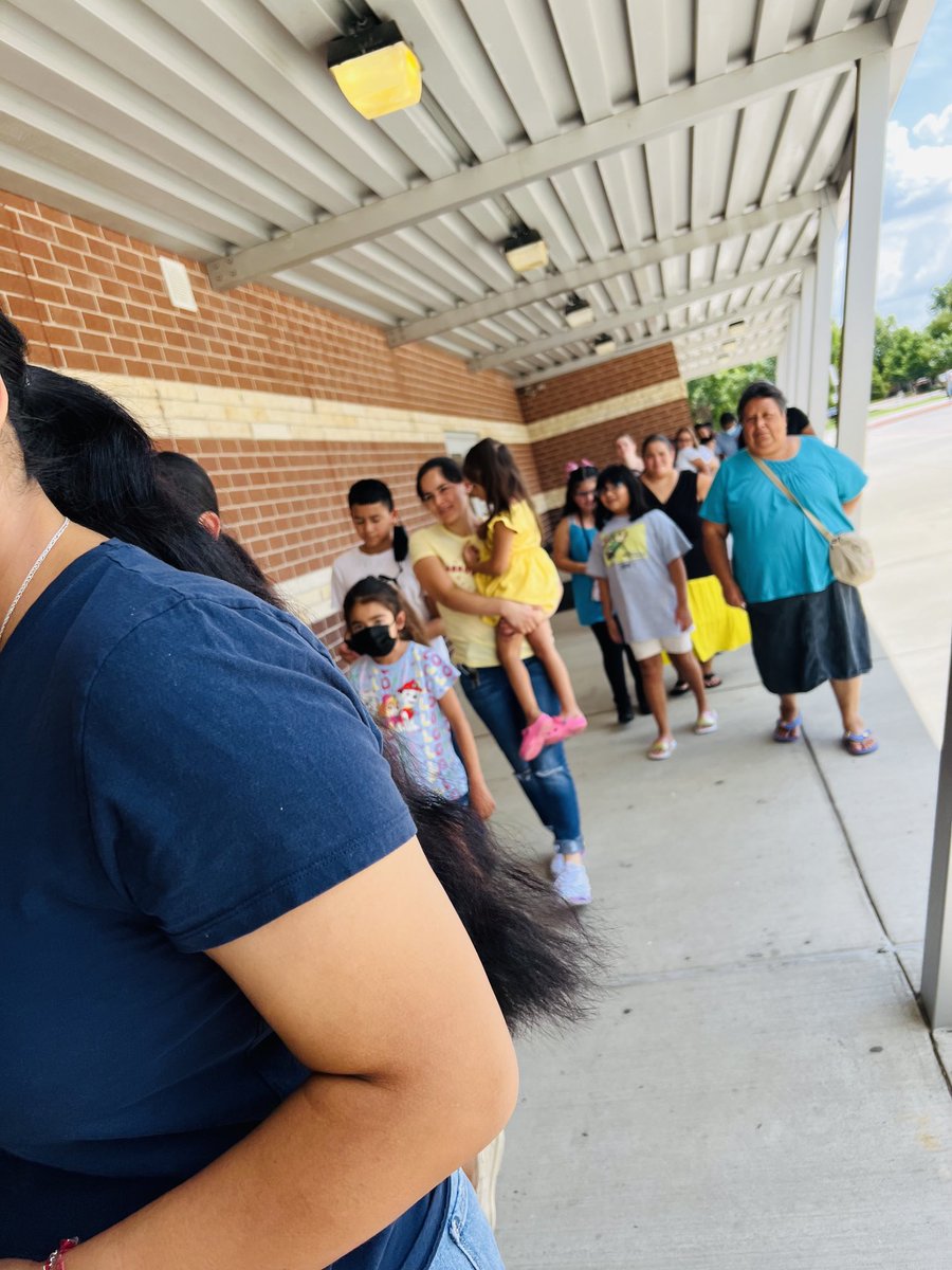 AthertonES's tweet photo. We’ve missed our babies and it looks like they, and our parents, have missed us too!   This was the highest number in attendance in our Meet the Teacher history! Looking forward to an amazing school year! 🥰🎉🤩⁦@Leigha_Curry7⁩ ⁦@HISDElementary2⁩ ⁦@HoustonISD⁩ https://t.co/YbUr0jzsbN