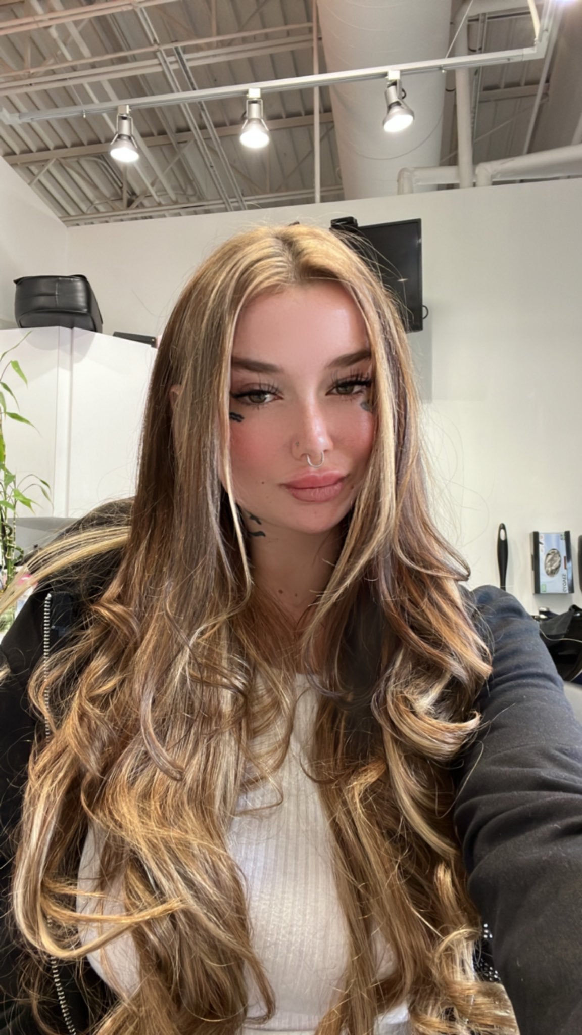TW Pornstars - Mommy Jaz. Twitter. Posting this here to show my new hair cause I’m too lazy. 1: