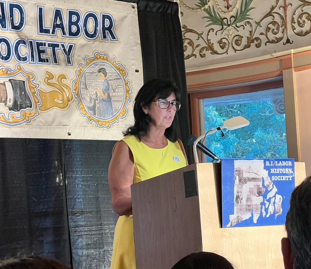 Lindsayiadeluca's tweet photo. That’s my mama!!! So proud of my mom for earning a lifetime achievement award tonight from the Rhode Island Labor History Society 💯❤️ #Local26 #StrongWomenDoingBigThings https://t.co/3C6GjOurj2
