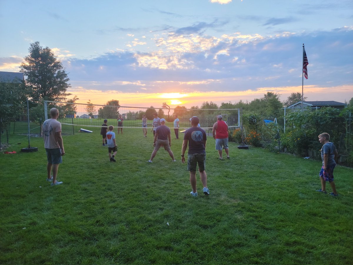 CF_CAPS's tweet photo. @CF_CAPS family fellowship tonight. Fortunate to have such a great team driving the important work of preparing students for their purpose.
#ThatSunset
#BetterTogether https://t.co/v2Ct6evRrE