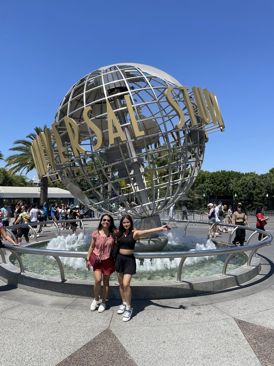 NhilaNhils's tweet photo. Feeling the LA heat. Today is themepark day. @MissMarisRacal 🎢🎡🏰 https://t.co/ULJH9PokkQ