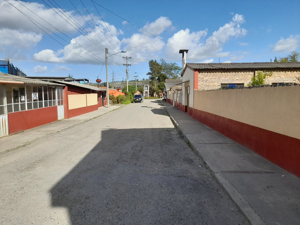 BoyparaVivirla's tweet photo. La pavimentación se ejecutará con recursos que fueron aprobados mediante acuerdo 07 del presente año, del  Ocad del Centro Oriente Colombiano, a  iniciativa del Jefe del Ejecutivo seccional, confirmó @elkin_rincon, @seifraboy, durante recorrido por el sector. https://t.co/edYeSDdpuI