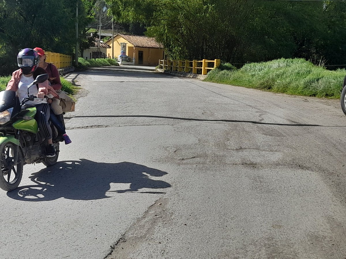 BoyparaVivirla's tweet photo. La pavimentación se ejecutará con recursos que fueron aprobados mediante acuerdo 07 del presente año, del  Ocad del Centro Oriente Colombiano, a  iniciativa del Jefe del Ejecutivo seccional, confirmó @elkin_rincon, @seifraboy, durante recorrido por el sector. https://t.co/edYeSDdpuI