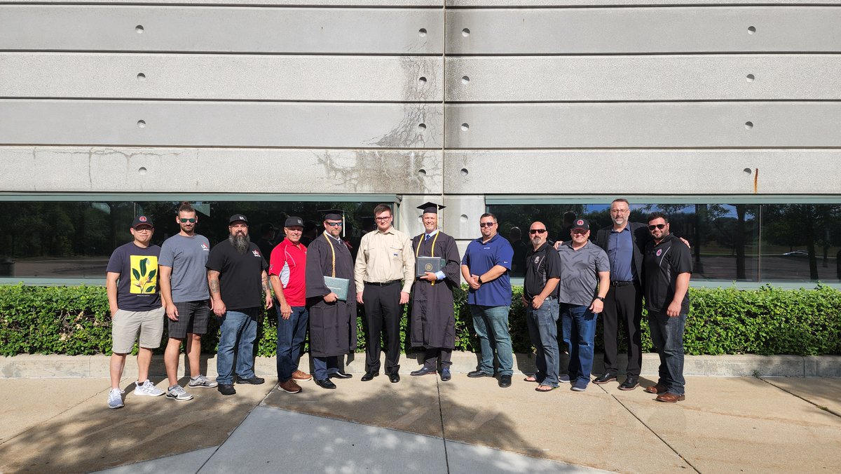 u_sprinkler's tweet image. Jason Thompson and Nick Devine of the local 853 Training staff graduated the UA Instructor Training Program today with Associate's Degrees from Washtenaw Community College. We want to commend you both on your hard work and well earned credentials.

#Local853