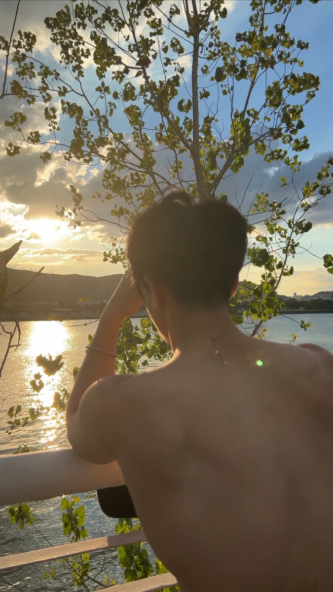 hedongjun666's tweet photo. 靠背啊，我起床這麼早都遇不見姐姐妳😢#体育生 #姐姐控 #富婆 https://t.co/wAZ464ZCdp
