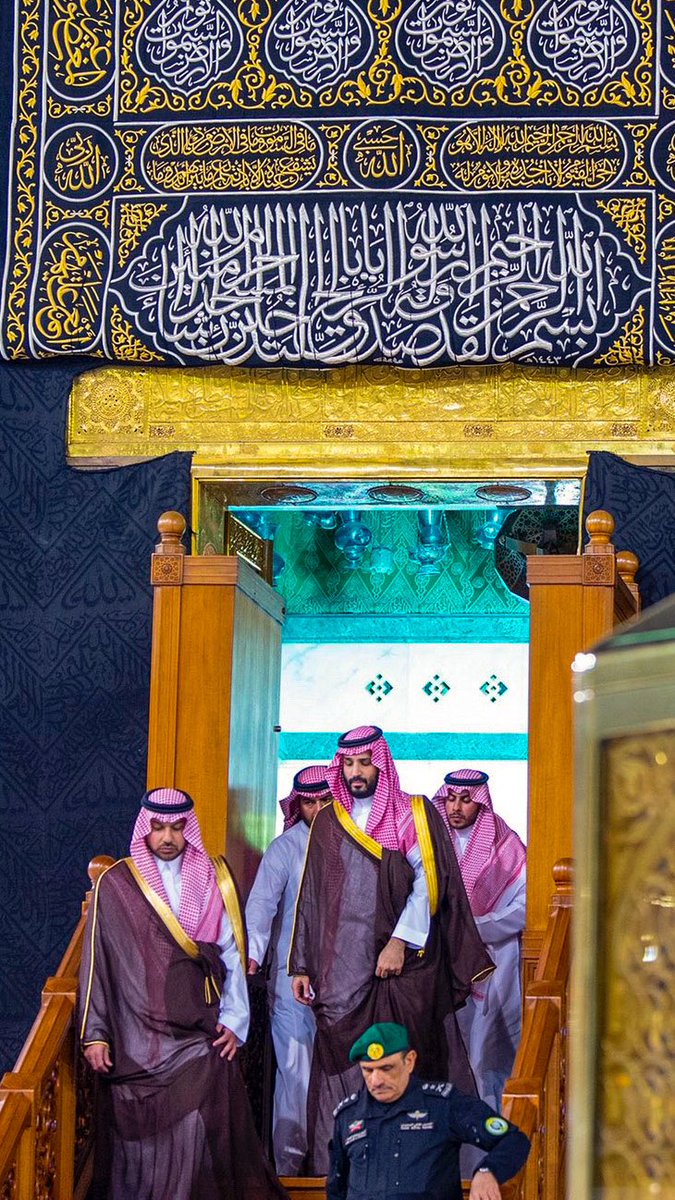 ll22's tweet photo. يومٍ خلقك الل�� فيه
يومٍ به الدهر افتخر
كن الصحاري تحتريه؛
وطويق وصغار الصخر.
#محمد_بن_سلمان https://t.co/xW2EV3gf0x