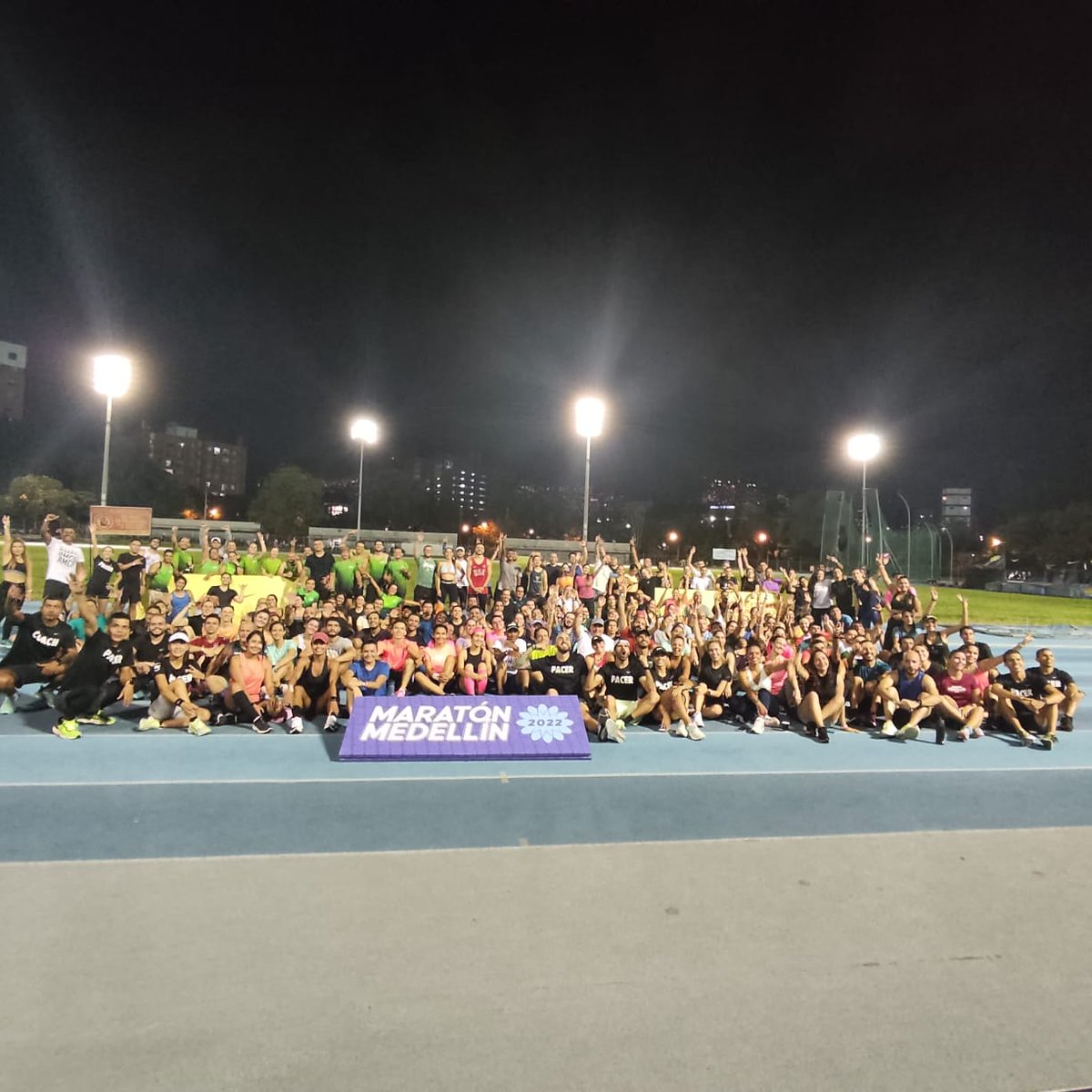 MaratonMedellin's tweet photo. Entrenando para #MaratonMedellin con #corredoresayudandoacorredores #proyectoWeRun https://t.co/8SQrMvOQiZ
