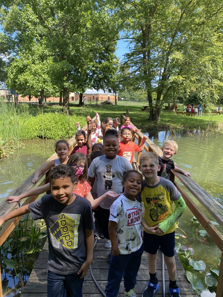 MrsJessCosman's tweet photo. Beautiful weather this week called for some exploring in the outdoor lab!#onlyatIC #IC2223 #keepexploring https://t.co/xhEU1DRT5y