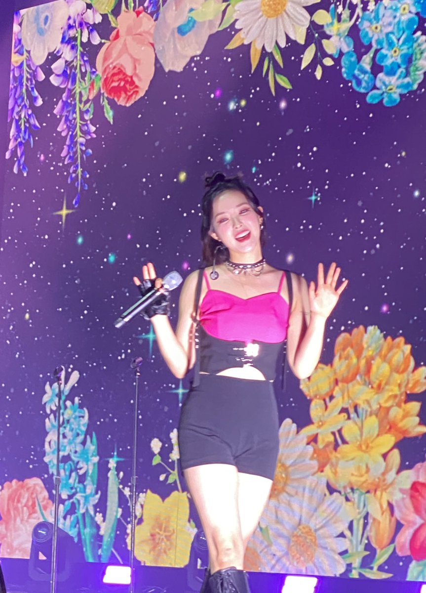 MichaelaTatro's tweet photo. #LOONAinDC #LOONA https://t.co/F4erEBgH5M