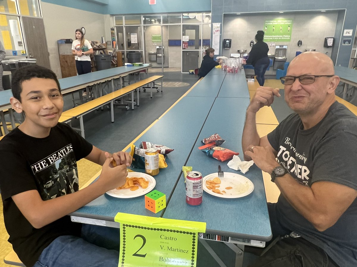 BraeburnWRS's tweet photo. Thank you to our neighborhood @HEB #738 for providing some fuel to our hard working team! @Braeburn_HISD #helpinghere https://t.co/j0m4pqs4ol
