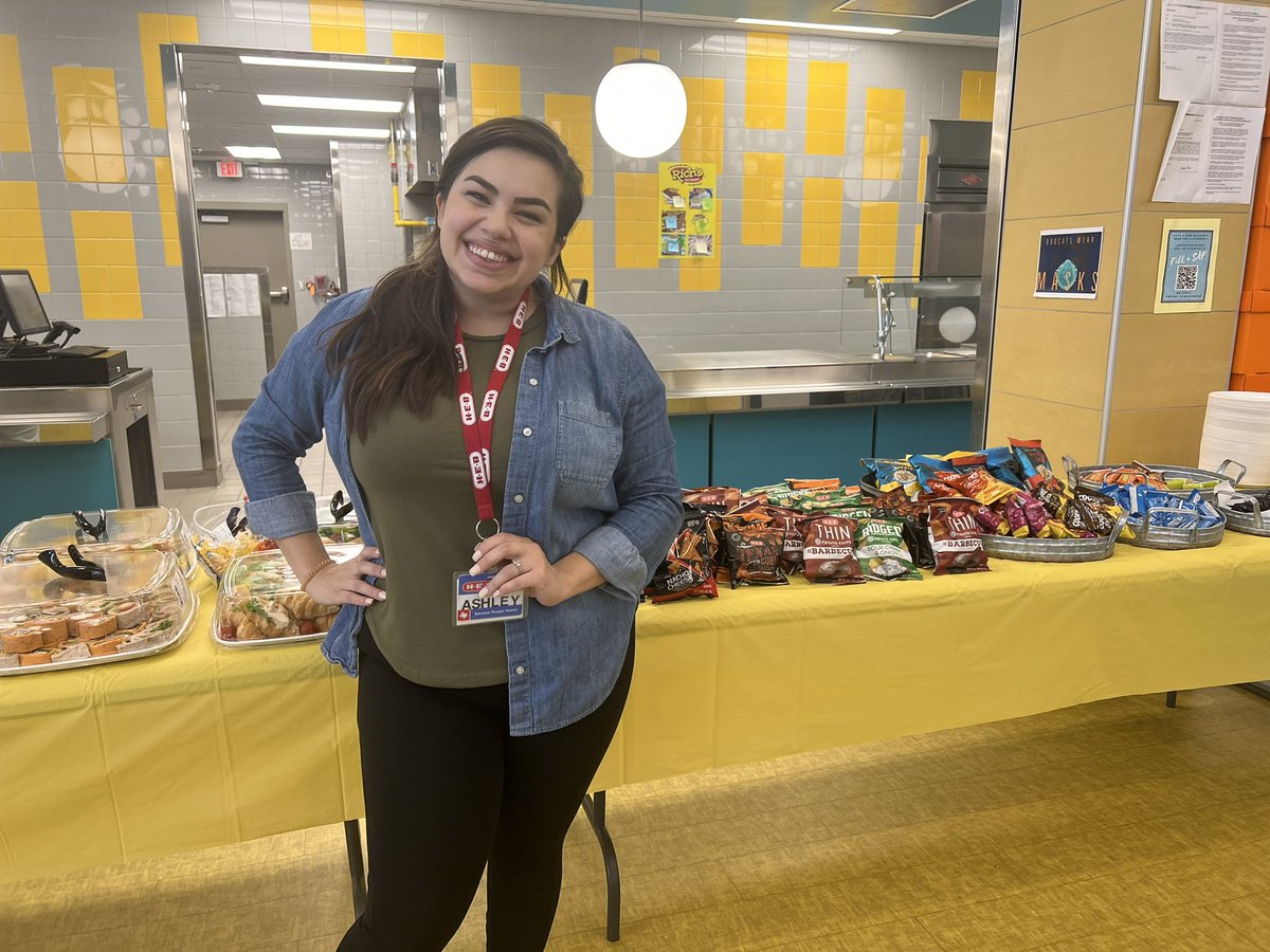 BraeburnWRS's tweet photo. Thank you to our neighborhood @HEB #738 for providing some fuel to our hard working team! @Braeburn_HISD #helpinghere https://t.co/j0m4pqs4ol