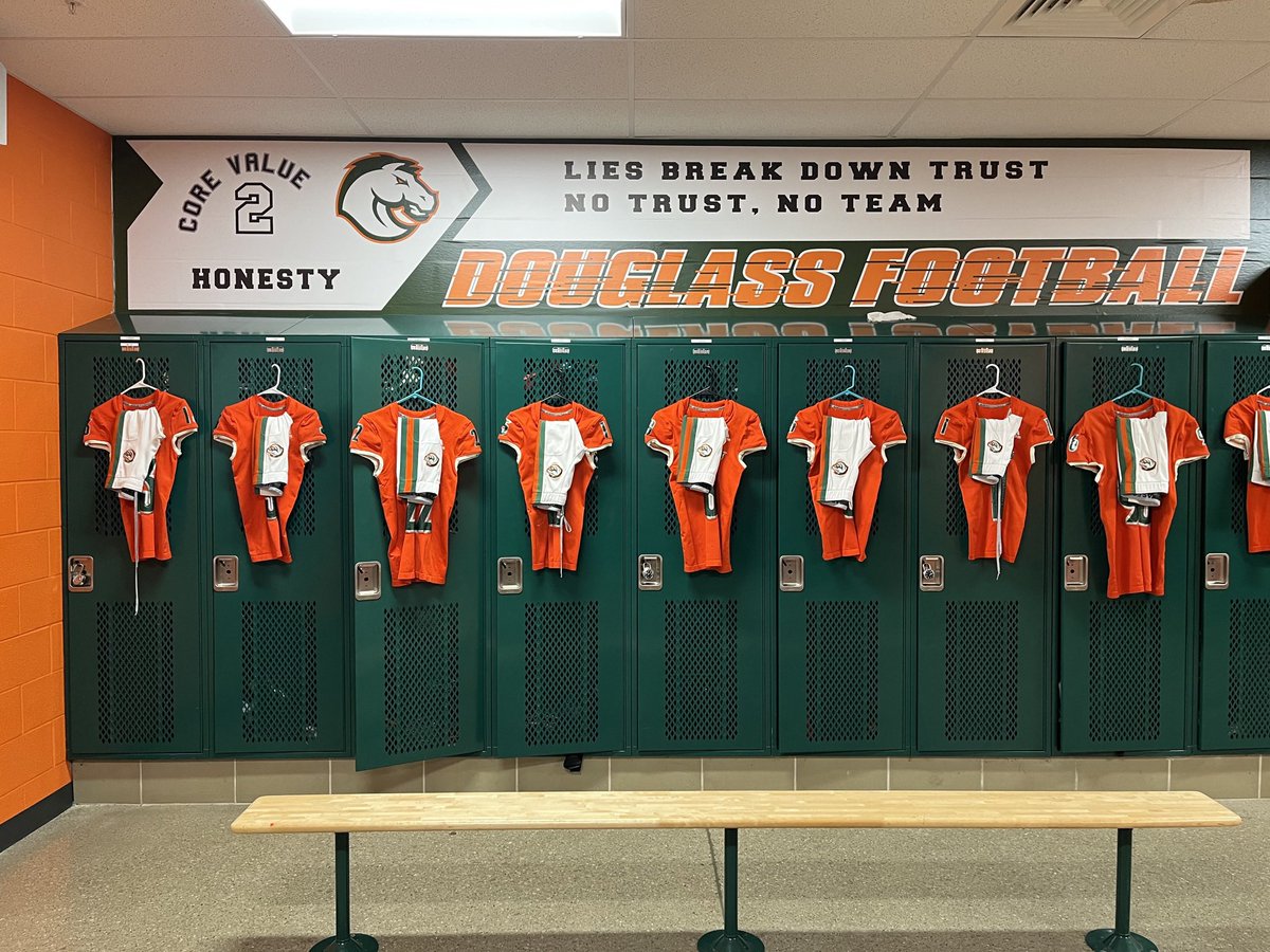 coachnatemcpeek's tweet photo. Excited for the 2022 season beginning! Good luck to all the players, coaches, and communities playing the greatest game in the world! 🏈 #trUSt22 https://t.co/EFsNUno6eO