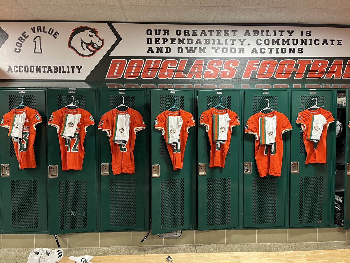 coachnatemcpeek's tweet photo. Excited for the 2022 season beginning! Good luck to all the players, coaches, and communities playing the greatest game in the world! 🏈 #trUSt22 https://t.co/EFsNUno6eO