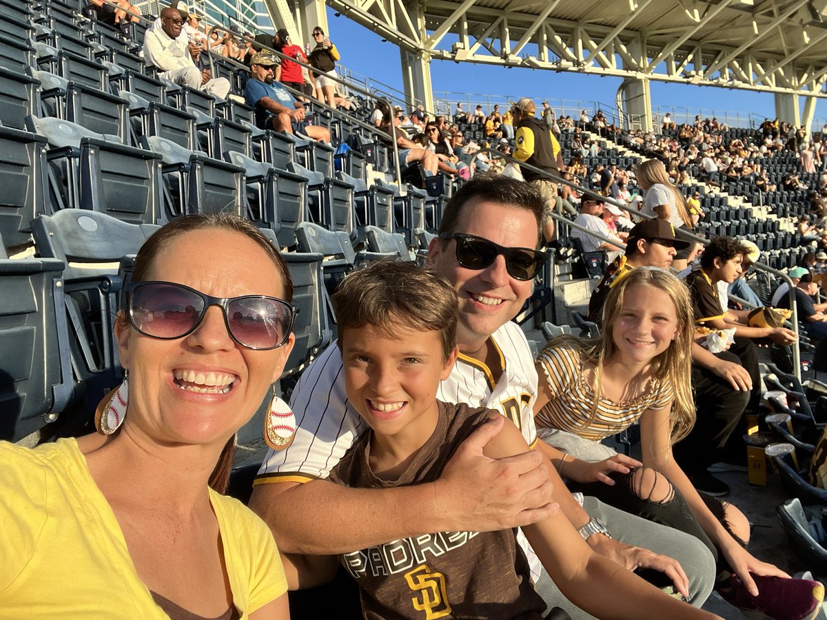 MrsRobertson417's tweet photo. Let’s Go Padres!!!! #TimeToShine https://t.co/Dtz1Ba4DUj