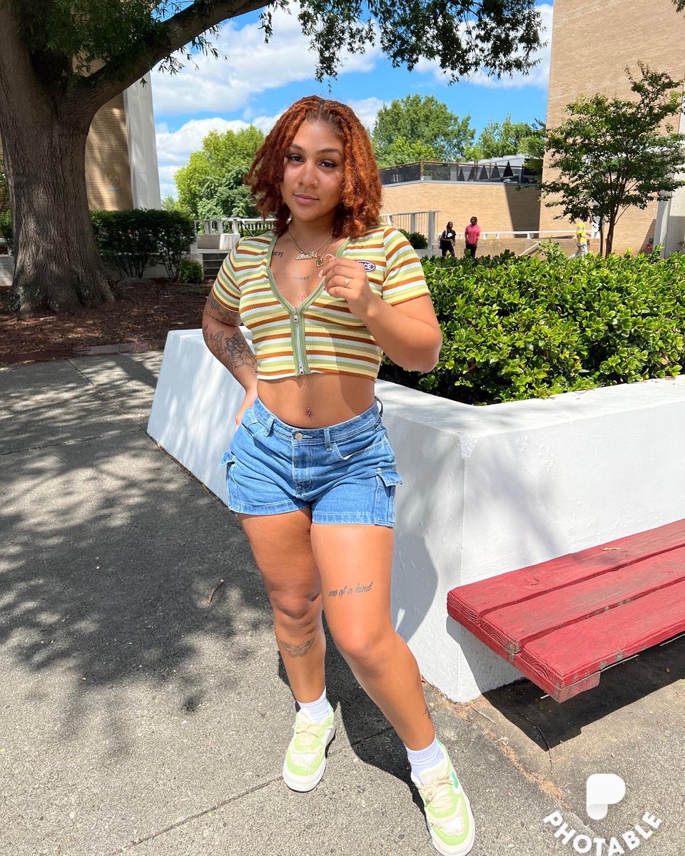nominextdoor's tweet photo. First day of my senior year of college 🍀🥹💚 https://t.co/PnRPJbQide