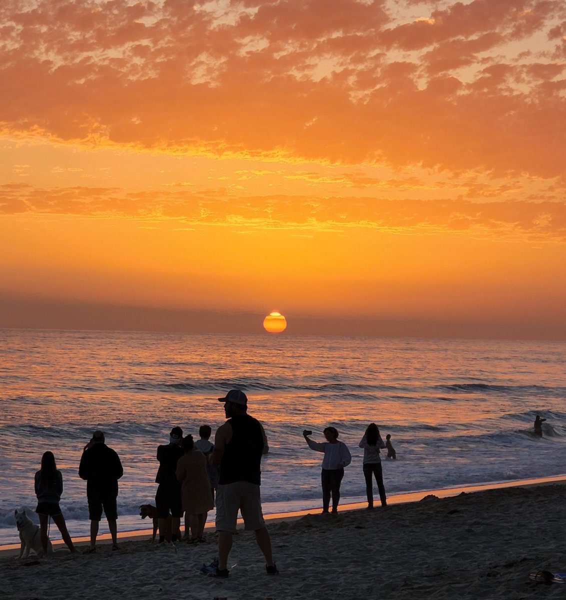 Hard to believe, but one year ago today, I moved from the east coast to the best coast..After 32 years working at the CBS Broadcast Center, our Westwood One studios switched from NYC to LA...miss seeing alot of great people back there, but life is much better out here. 😎