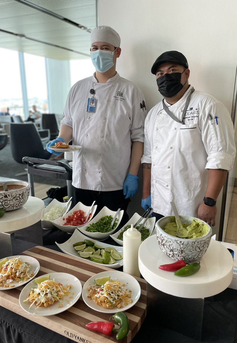 EllenRMarks's tweet photo. 🌮+Tequila=Thursday night @LAX United Club @bythebeach05  @Tobyatunited  @jacquikey  @Aaron_McMillan  @KevinMortimer29  @mfraser246  @mcgrath_jonna @Glennhdaniels  @Pameladj13  @HectorAraujoUA  @laxDPark  @LoriW1085 https://t.co/tM6mQppNip