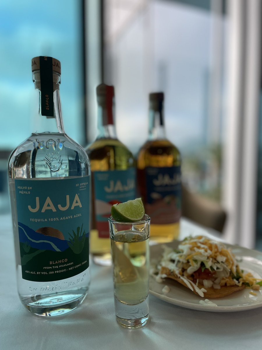 🌮+Tequila=Thursday night @LAX United Club @bythebeach05 @Tobyatunited @jacquikey @Aaron_McMillan @KevinMortimer29 @mfraser246 @mcgrath_jonna @Glennhdaniels @Pameladj13 @HectorAraujoUA @laxDPark @LoriW1085