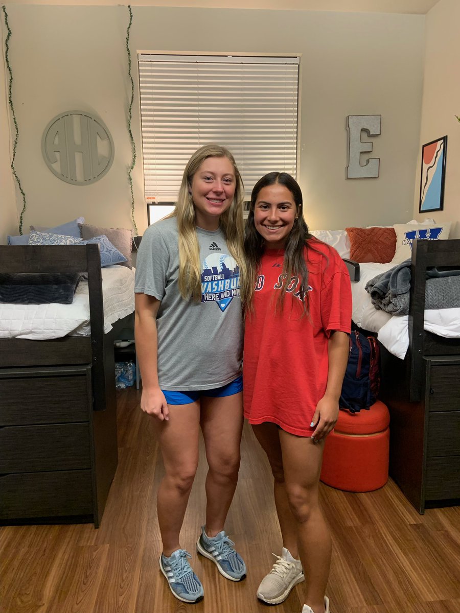 IchabodSB's tweet photo. Move-In day was a success &amp; the team has learned to unpack the cars within a minute! Beyond excited to have all of our girls back!🎩🥎 https://t.co/khM40cfb1p