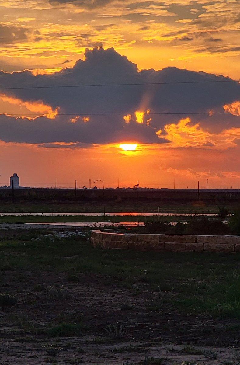 nspchris's tweet image. Sure nice to get some rain this morning. A little pre-sunset beauty tonight!