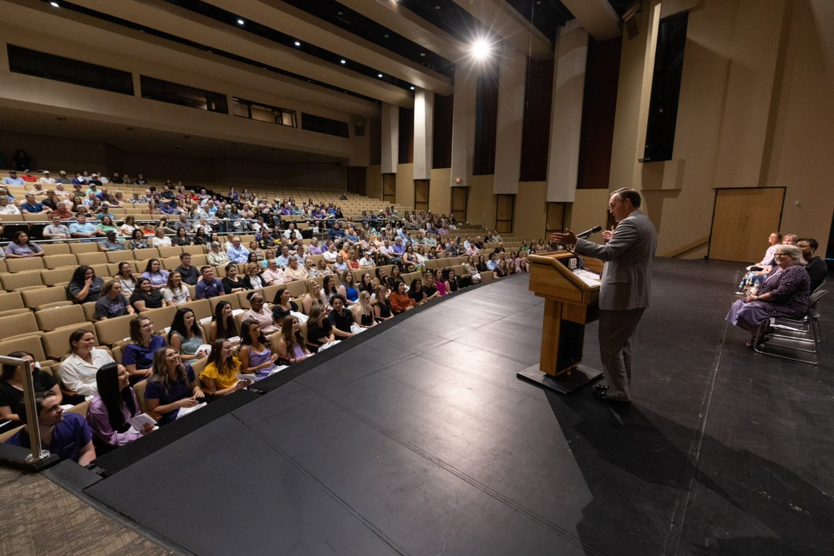 TarletonPrez's tweet photo. I love kicking off the new academic year with our @TarletonState School of Nursing White Coat Ceremony. The world needs more Tarleton Texan nurses and healthcare providers! #BleedPurple #nurses 🩺🚑😷💜 https://t.co/rorFxhsN8u