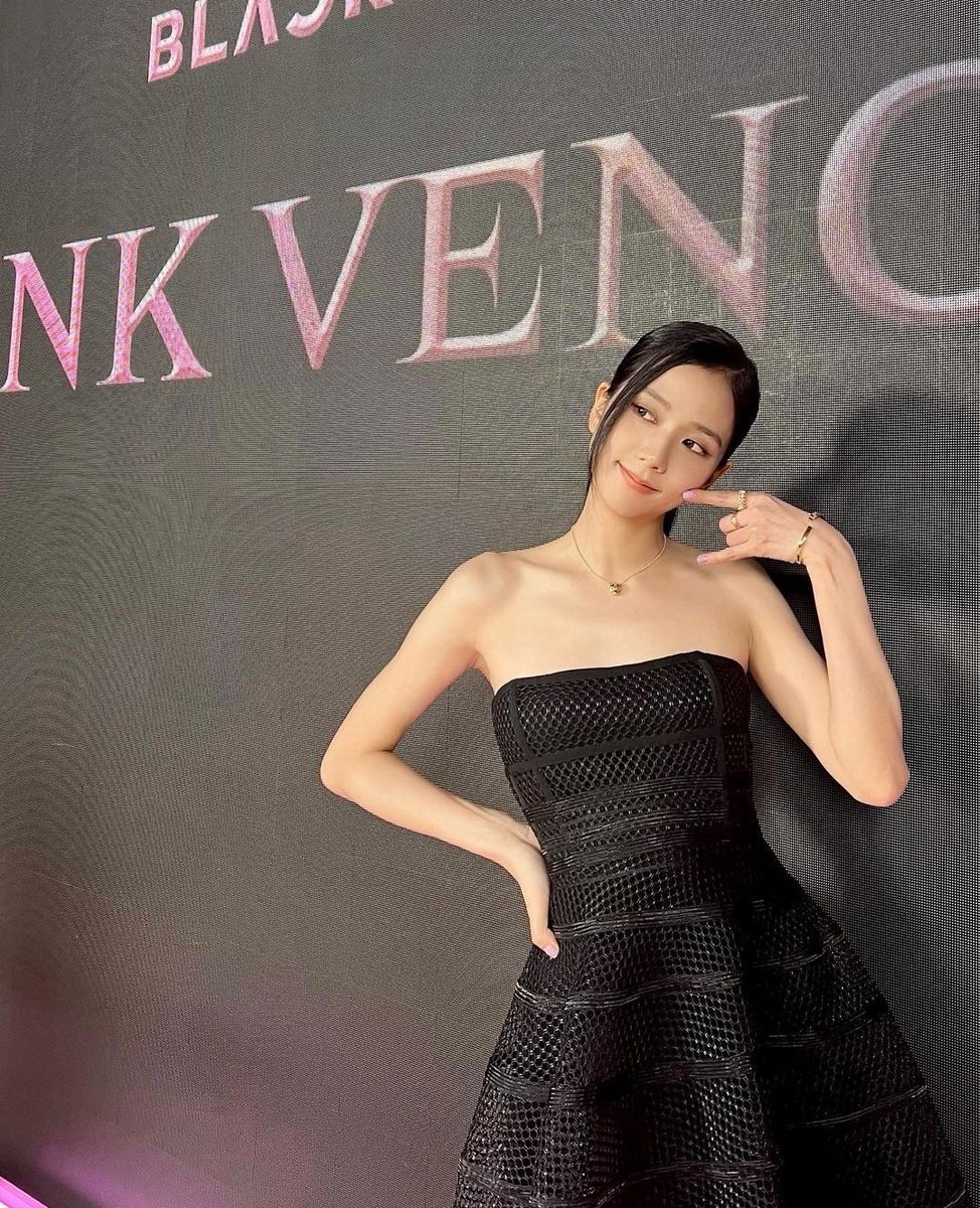 twicebpjy's tweet photo. Les presento a la visual del grupo más importante en la industria del kpop,Kim Jisoo tiene una belleza inigualable 
BLACKPINK IS BACK
#PinkVenomOutTODAY
#PINKVENOM #BLACKPINK https://t.co/SehATdEmeA