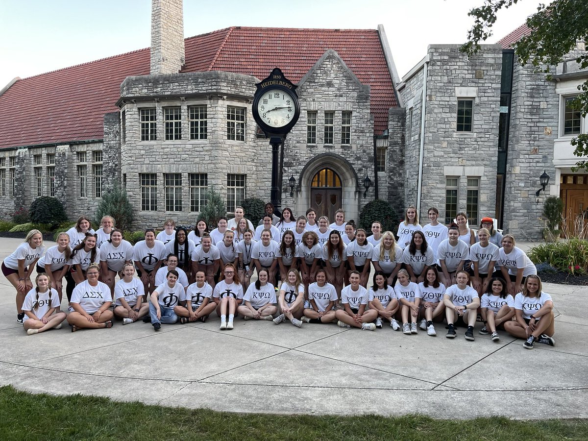 The calm before the color storm at our Color Party!
         ❤️🧡💛💚💙💜