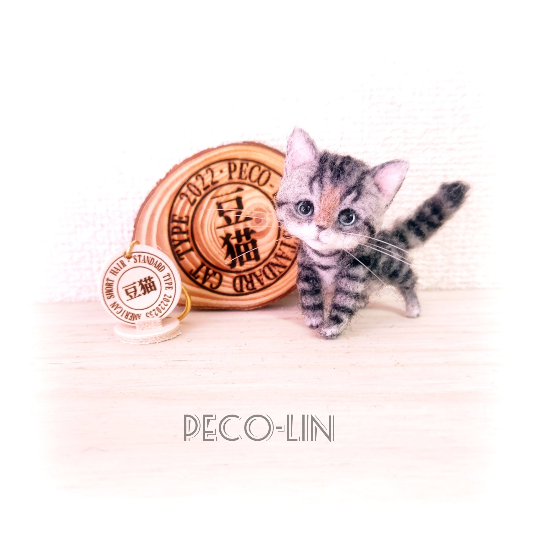 豆猫アーティストPECO-LIN 本革豆クラシックカーと三毛猫の子猫