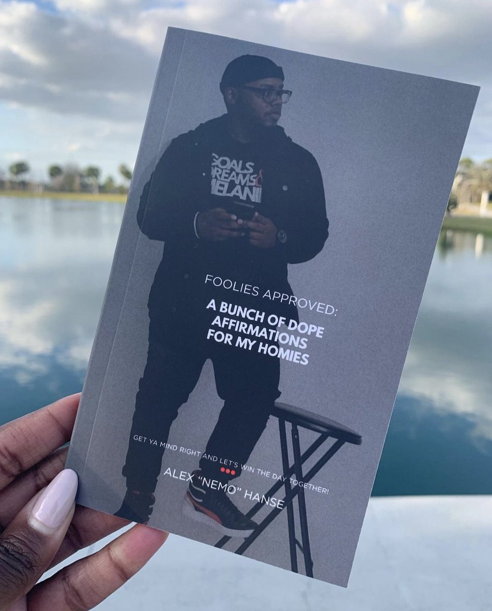 OfficialBOBDapp's tweet photo. Our friend Nemo of Foolies is at it again delivering positivity to the culture. 🔥

Check out his new book of quick-read, daily affirmations. Small enough to tuck in your pocket, but with big enough mantras to keep you going on a rough day. 👌🏿

#affirmations #dailyaffirmations https://t.co/d4LDSs3dgl