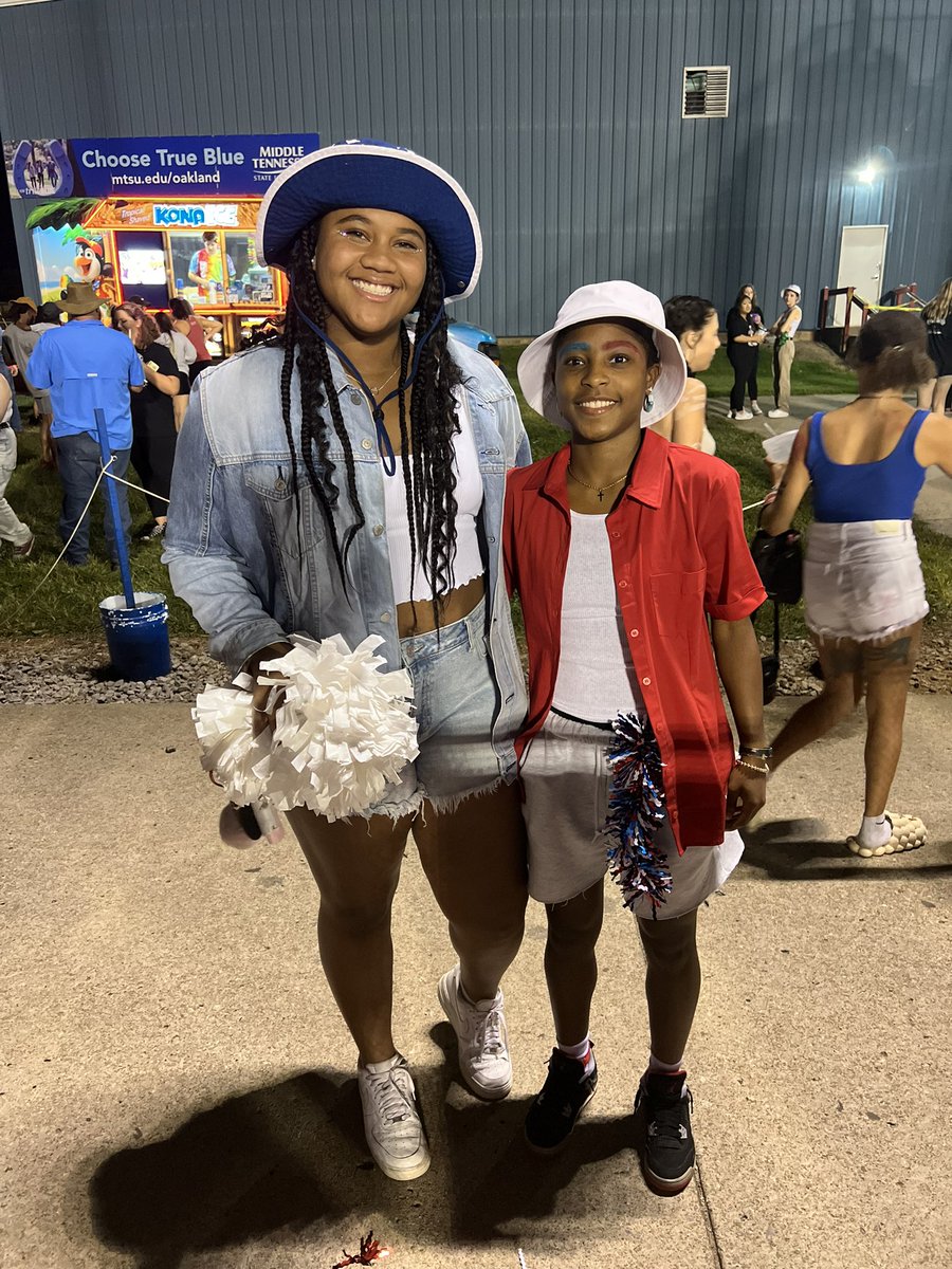 OHS_LadyPatsBB's tweet photo. It was THURSDAY NIGHT LIGHTS FOR US!! πΊβ»οΈπΉ #USA #redwhiteblue Congrats to @OHSPatsFootball π on the season opener victory!! #PATFAMILY https://t.co/jR8Ai2fOUD