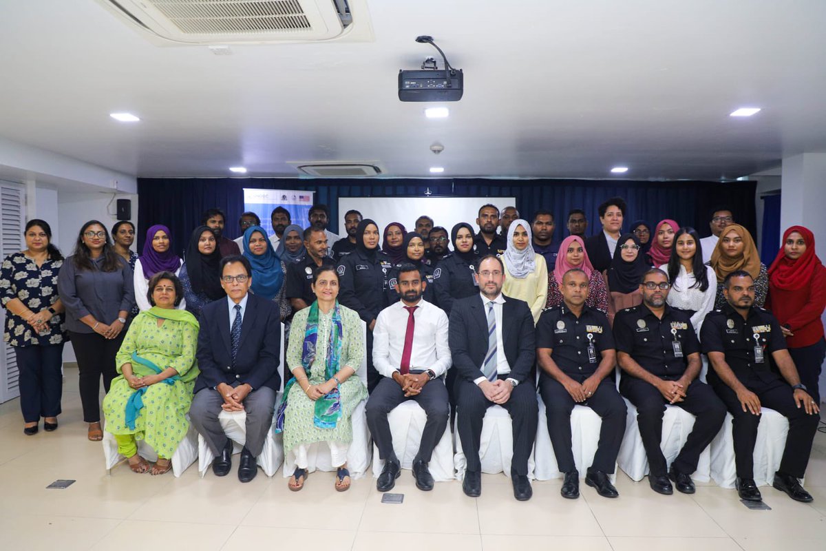 With closing remarks by @EBonins_UNODC, it’s a wrap on @UNODC training on non-custodial measures in 🇲🇻, funded by @StateINL. Participating officials welcomed the initiative. UNODC stands ready to support the Govt. of Maldives in strengthening prison & criminal justice systems.