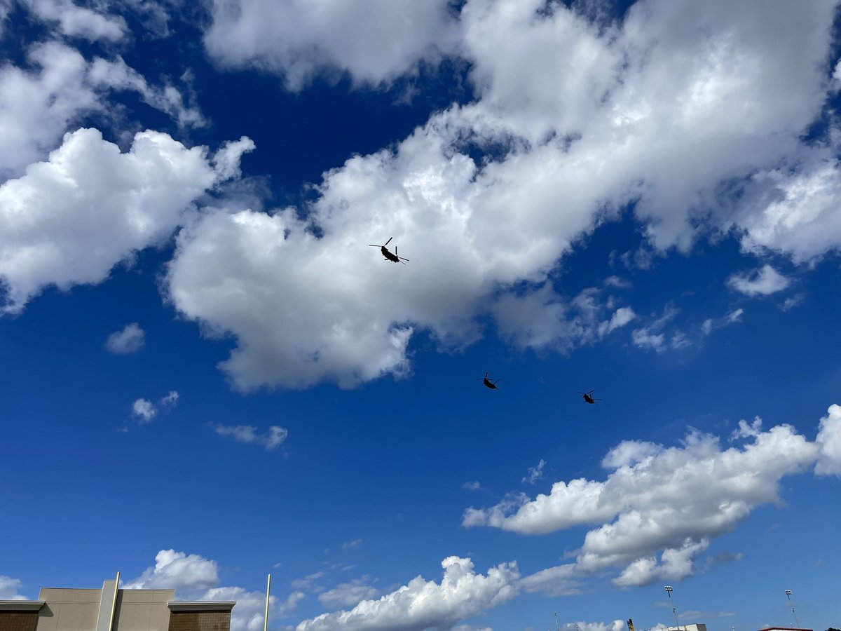 RealMitchMcKee's tweet photo. Pretty cool to have a @USArmy chinook helicopter flyover today at @OCSSaintsFB practice. These colors don’t run! #FreedomFlex 🇺🇸💪🏼 https://t.co/vBhoB8Un4I