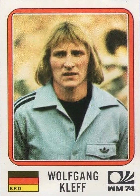 CopaLendas's tweet photo. Wolfgang Kleff, Alemanha Ocidental 🇩🇪.
Copa do Mundo de 1974, Alemanha Ocidental.
Campeão Mundial.
0 gol sofrido, 0 jogo.
#kleff #DeutschlandBRD #worldcup1974 #copa1974 #fifa #legende #otto #nationalelf #diemannschaft #dieadler #dfb #olympiastadion #frg #panini #qatar2022 https://t.co/Q5b5tJMEk1